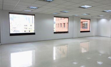 Exterior!!!! Amplios espacios y Oficinas Cerradas.
