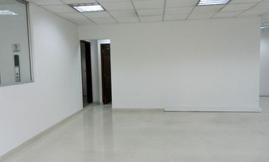 Exterior!!!! Amplios espacios y Oficinas Cerradas.