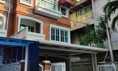 For Sale 5-storey Townhouse with Elevator on Yen Akat Road, 46.7 sq.wa, 575 sq.m. - 4 bedrooms + 2 maid's rooms, near Sathorn, Rama 4 rd.