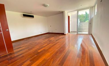 EN VENTA BELLA CASA CON PISCINA Y ARQUITECTURA MODERNA