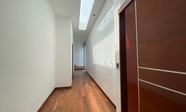 EN VENTA BELLA CASA CON PISCINA Y ARQUITECTURA MODERNA