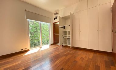 EN VENTA BELLA CASA CON PISCINA Y ARQUITECTURA MODERNA