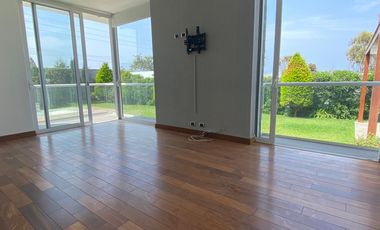 EN VENTA BELLA CASA CON PISCINA Y ARQUITECTURA MODERNA