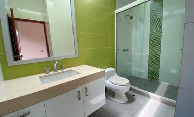 EN VENTA BELLA CASA CON PISCINA Y ARQUITECTURA MODERNA