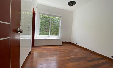 EN VENTA BELLA CASA CON PISCINA Y ARQUITECTURA MODERNA