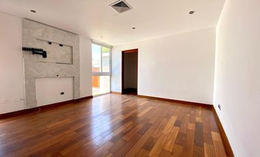 EN VENTA BELLA CASA CON PISCINA Y ARQUITECTURA MODERNA