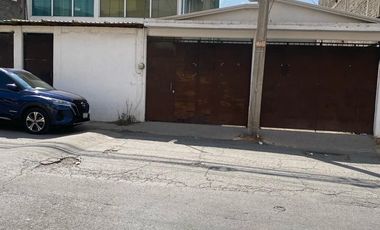 Casa con Terreno en venta en Rincón de las Fuentes Coacalco a 2 min de la López Portillo