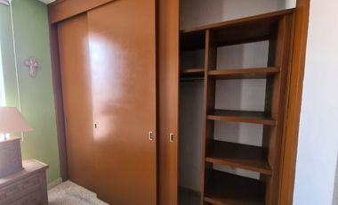 VENTA DE INMUEBLE APTO PARA OFICINAS CON 3 ESPACIOS AMPLIOS Y 3 ESPACIOS MÁS, UBICADO EN EL CENTRO DE QUERÉTARO.