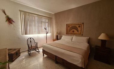 VENTA DE INMUEBLE APTO PARA OFICINAS CON 3 ESPACIOS AMPLIOS Y 3 ESPACIOS MÁS, UBICADO EN EL CENTRO DE QUERÉTARO.