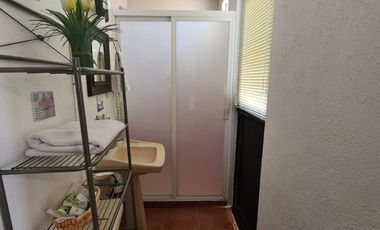 VENTA DE INMUEBLE APTO PARA OFICINAS CON 3 ESPACIOS AMPLIOS Y 3 ESPACIOS MÁS, UBICADO EN EL CENTRO DE QUERÉTARO.