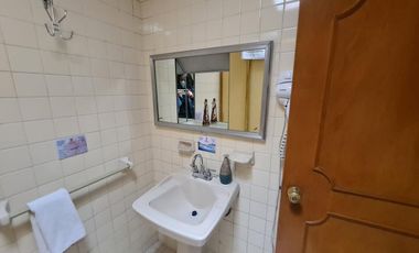 VENTA DE INMUEBLE APTO PARA OFICINAS CON 3 ESPACIOS AMPLIOS Y 3 ESPACIOS MÁS, UBICADO EN EL CENTRO DE QUERÉTARO.