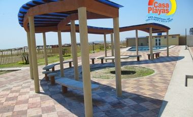 Vendo villa amoblada en Playas, ciudadela cerrada con salida al mar, piscina y seguridad