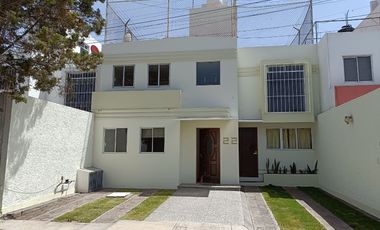 Casa en venta en excelente ubicación. Residencial Las Alamedas. Puebla