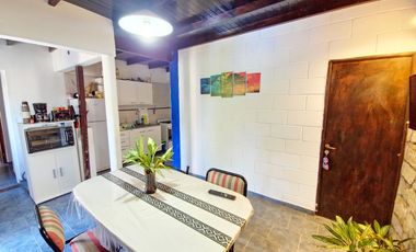 En venta: Casa + local a 50 mts. escuela en Romang