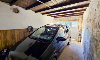 En venta: Casa + local a 50 mts. escuela en Romang
