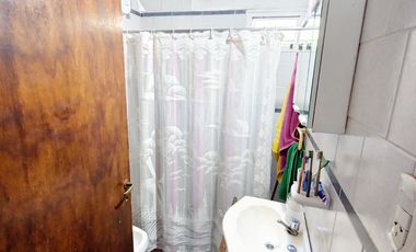 En venta: Casa + local a 50 mts. escuela en Romang