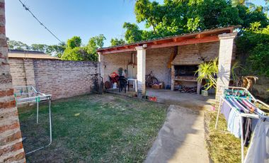 En venta: Casa + local a 50 mts. escuela en Romang
