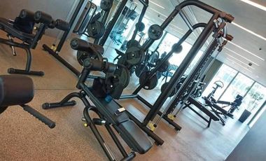 One Bedroom Condo Unit Beside Ayala Mall in Park Point Residences
