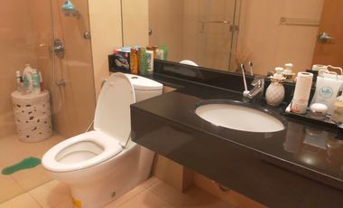 One Bedroom Condo Unit Beside Ayala Mall in Park Point Residences