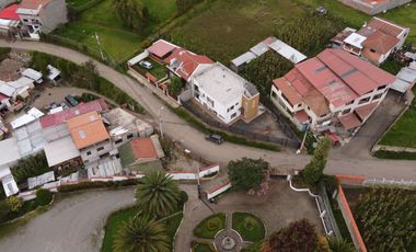 SE VEDE CASA RENTERA FRENTE A SALON DE EVENTOS RANCHO GRANDE, RICAURTE, CUENCA, ECUADOR