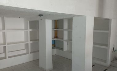 LOCAL EN CENTRO SANTA MARTA