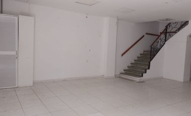 LOCAL EN CENTRO SANTA MARTA