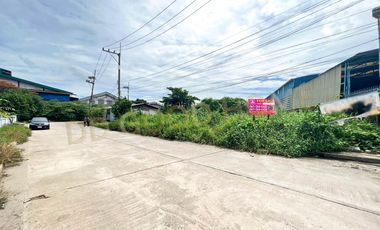 📢Empty land, 2 rai 1 ngan 47 square wa, able to build a factory in Soi San Chao Along Khlong Si Wa, Khok Krabue Subdistrict, Samut Sakhon Province