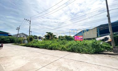 📢Empty land, 2 rai 1 ngan 47 square wa, able to build a factory in Soi San Chao Along Khlong Si Wa, Khok Krabue Subdistrict, Samut Sakhon Province