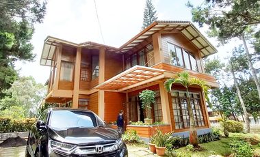 Sewa Villa Dinar di Villa Istana Bunga Lembang Bandung
