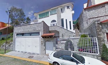 Casa en buenas condiciones ubicada en Naucalpan.