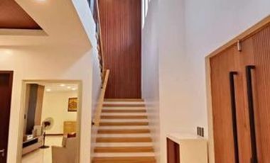 5 BR House and Lot For Sale in BF Homes Phase 3 Parañaque City