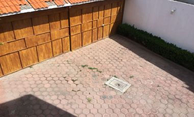 RENTA CASA MUY AMPLIA CON  BONITO JARDIN EN VOLCANES (COLINAS DEL SUR), TLAXCALA