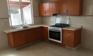 RENTA CASA MUY AMPLIA CON  BONITO JARDIN EN VOLCANES (COLINAS DEL SUR), TLAXCALA