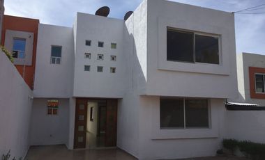 RENTA CASA MUY AMPLIA CON  BONITO JARDIN EN VOLCANES (COLINAS DEL SUR), TLAXCALA
