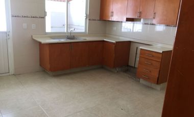 RENTA CASA MUY AMPLIA CON  BONITO JARDIN EN VOLCANES (COLINAS DEL SUR), TLAXCALA