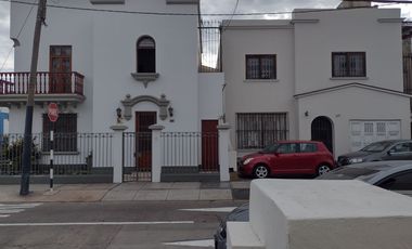 VENDO 2 CASAS EN SAN ISIDRO COMO TERRENO PARAMETROS 7 PISOS