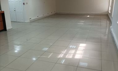 Excelente oficina climatizada ubicada en Agustinas 1022, Centro Histórico de Santiago, Santiago, RM (Metropolitana), esquina de Paseo Ahumada.