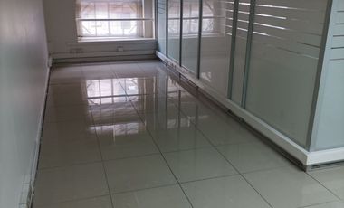 Excelente oficina climatizada ubicada en Agustinas 1022, Centro Histórico de Santiago, Santiago, RM (Metropolitana), esquina de Paseo Ahumada.