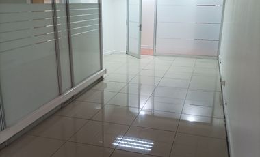 Excelente oficina climatizada ubicada en Agustinas 1022, Centro Histórico de Santiago, Santiago, RM (Metropolitana), esquina de Paseo Ahumada.