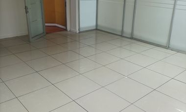 Excelente oficina climatizada ubicada en Agustinas 1022, Centro Histórico de Santiago, Santiago, RM (Metropolitana), esquina de Paseo Ahumada.