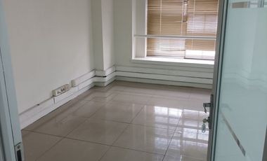 Excelente oficina climatizada ubicada en Agustinas 1022, Centro Histórico de Santiago, Santiago, RM (Metropolitana), esquina de Paseo Ahumada.