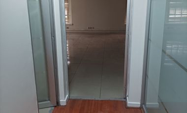 Excelente oficina climatizada ubicada en Agustinas 1022, Centro Histórico de Santiago, Santiago, RM (Metropolitana), esquina de Paseo Ahumada.