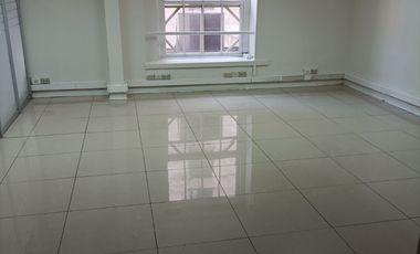 Excelente oficina climatizada ubicada en Agustinas 1022, Centro Histórico de Santiago, Santiago, RM (Metropolitana), esquina de Paseo Ahumada.