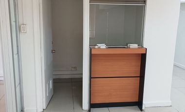 Excelente oficina climatizada ubicada en Agustinas 1022, Centro Histórico de Santiago, Santiago, RM (Metropolitana), esquina de Paseo Ahumada.