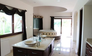 Espectacular casa tipo Hacienda en frente del mar Caribe. 7 habitaciones