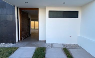 Hermosa Casa en Venta en Cañadas del Arroyo 2a Sección con Recámara en PB