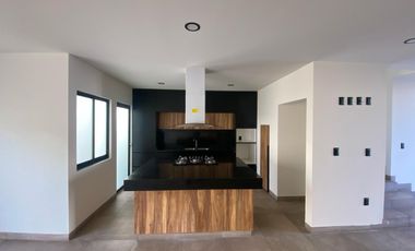 Hermosa Casa en Venta en Cañadas del Arroyo 2a Sección con Recámara en PB