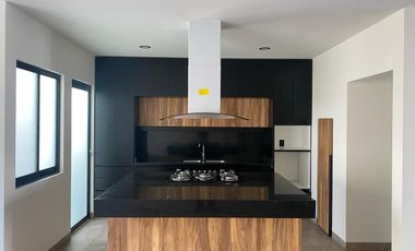Hermosa Casa en Venta en Cañadas del Arroyo 2a Sección con Recámara en PB