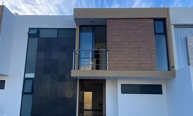 Hermosa Casa en Venta en Cañadas del Arroyo 2a Sección con Recámara en PB