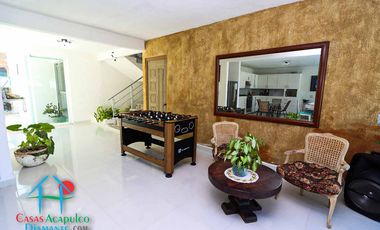 Casa en renta vacacional para 14 personas. Terraza con alberca privada, jardín y salida a la laguna